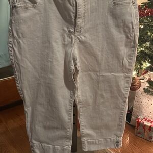 Bandolino Women's White Capris